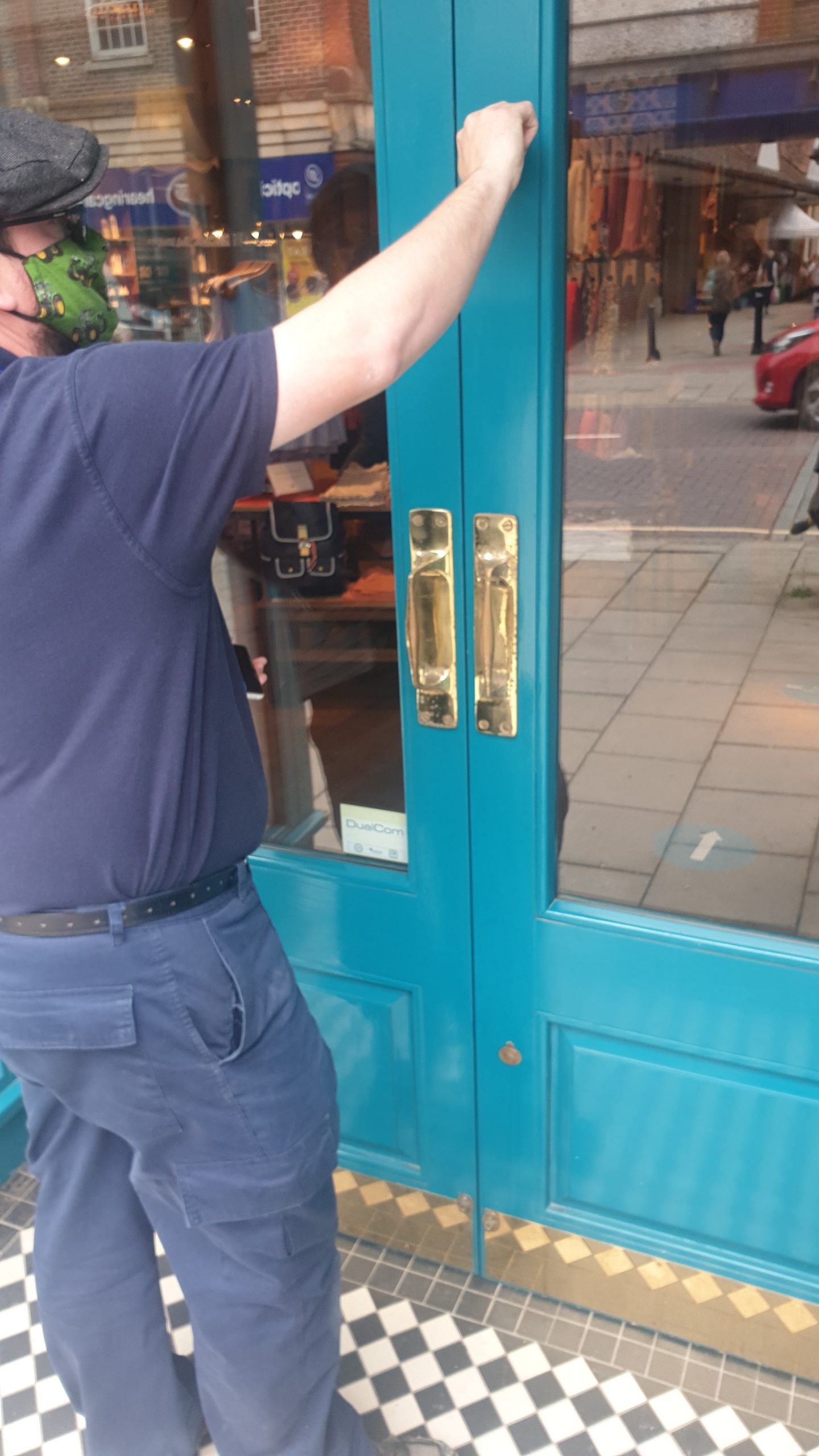 redhill locksmith ltd engineer on a commercial job in redhill rh1