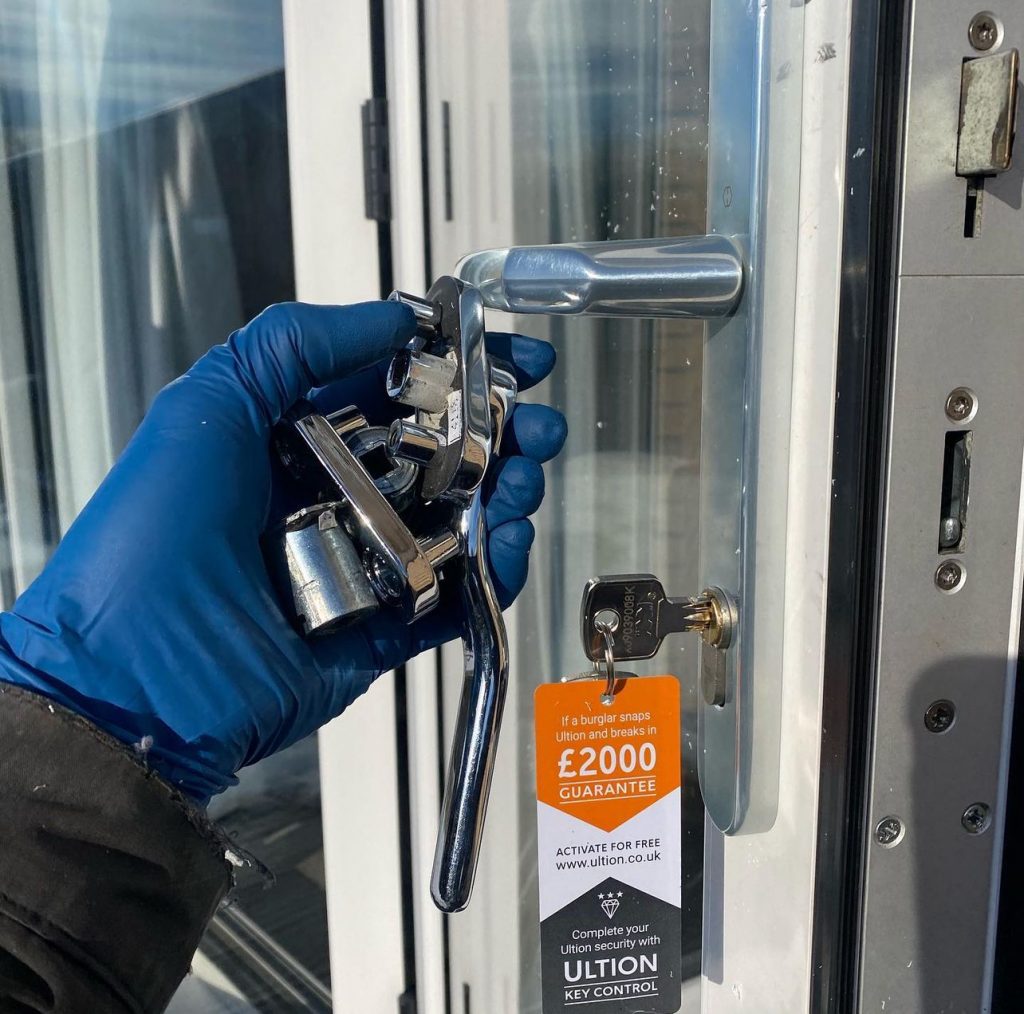 emergency locksmith holding keys after replacing the lock in redhill, rh1